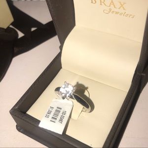 Lady’s White 14 Karet Engagement Ring! 💍